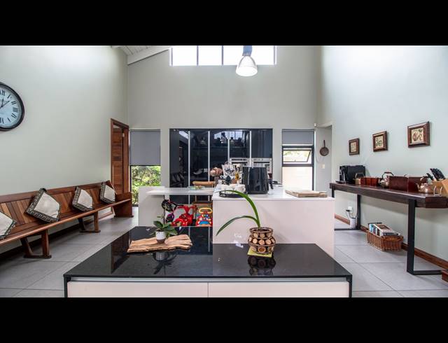 4 BEDROOM FREEHOLD FOR SALE IN LAKESIDE VILLAGE